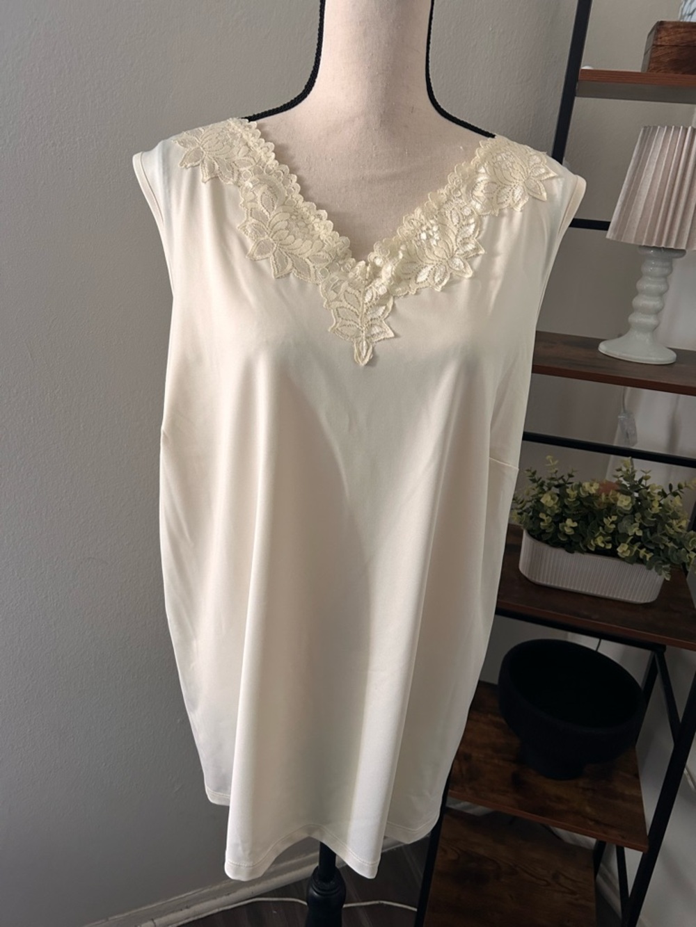 Catherines Butter Cream Lace Trim V Neck Camisole Tank Top Layering Shirt 2X